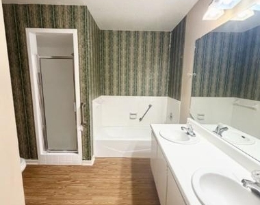 728 W San Antonio St - Photo Thumbnail 7