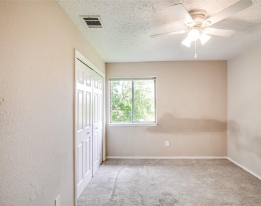 8419 Riverstone Dr - Photo Thumbnail 9