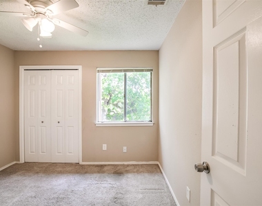 8419 Riverstone Dr - Photo Thumbnail 11