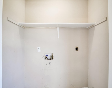 8419 Riverstone Dr - Photo Thumbnail 12