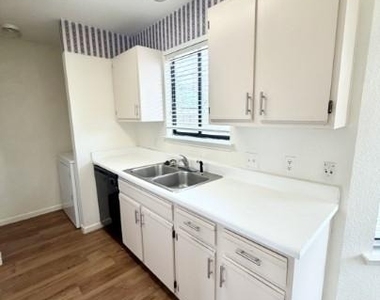 728 W San Antonio St - Photo Thumbnail 4