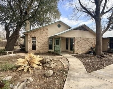 728 W San Antonio St - Photo Thumbnail 11