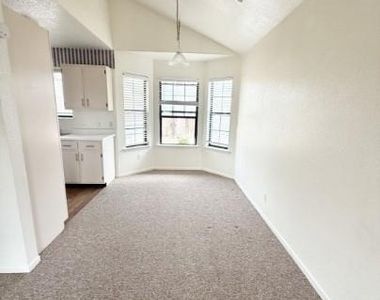 728 W San Antonio St - Photo Thumbnail 2