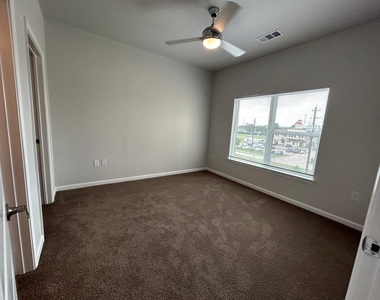 2136 W 34th St - Photo Thumbnail 4