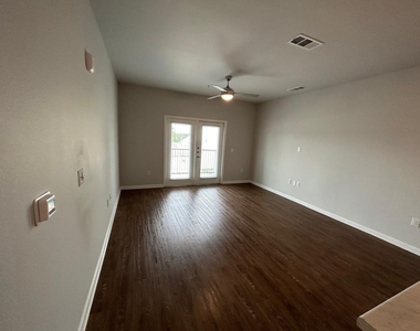 2136 W 34th St - Photo Thumbnail 6
