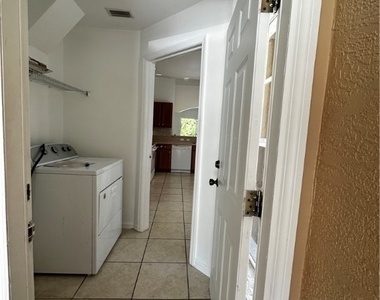 301 E 12th Street - Photo Thumbnail 16