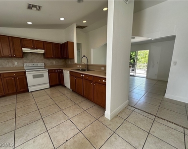 301 E 12th Street - Photo Thumbnail 3