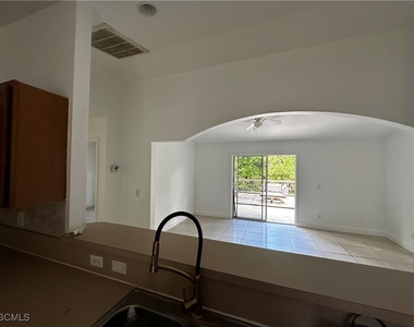 301 E 12th Street - Photo Thumbnail 6