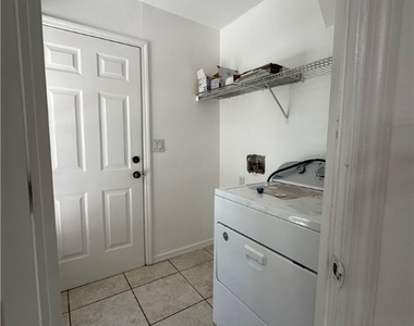 301 E 12th Street - Photo Thumbnail 15