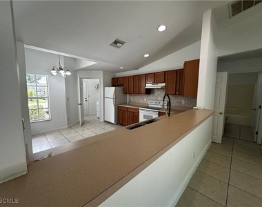 301 E 12th Street - Photo Thumbnail 5