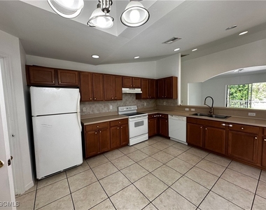 301 E 12th Street - Photo Thumbnail 2