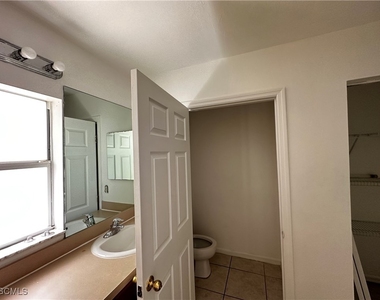 301 E 12th Street - Photo Thumbnail 11