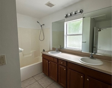 301 E 12th Street - Photo Thumbnail 12