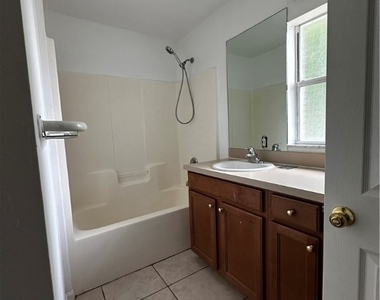 301 E 12th Street - Photo Thumbnail 13