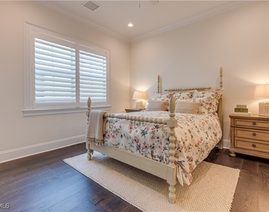 7213 Saona Court - Photo Thumbnail 9