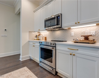 7213 Saona Court - Photo Thumbnail 4