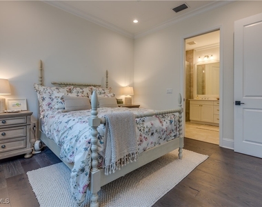 7213 Saona Court - Photo Thumbnail 8
