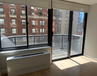 West 48th Street - Photo Thumbnail 2