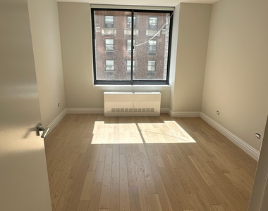 West 48th Street - Photo Thumbnail 10