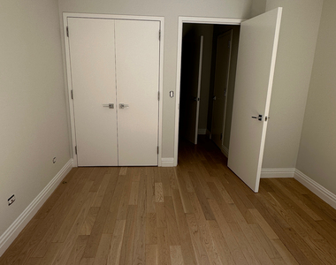 West 48th Street - Photo Thumbnail 11