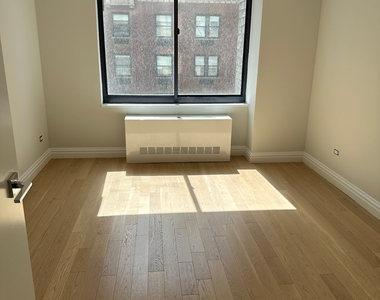 West 48th Street - Photo Thumbnail 14