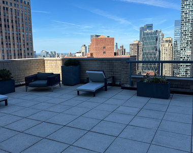 West 48th Street - Photo Thumbnail 18