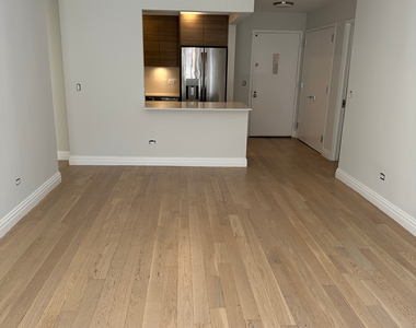 West 48th Street - Photo Thumbnail 5