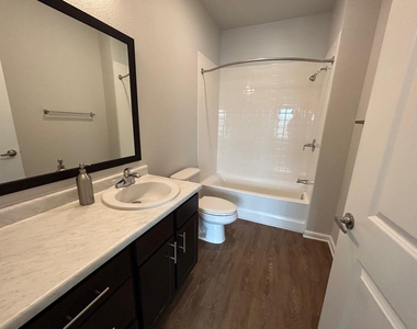 2136 W 34th St - Photo Thumbnail 3