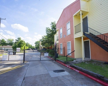 2801 N Broadmead - Photo Thumbnail 10