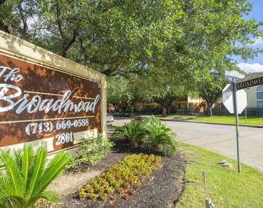 2801 N Broadmead - Photo Thumbnail 3
