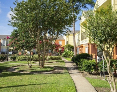 2801 N Broadmead - Photo Thumbnail 4