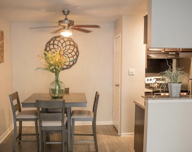2801 N Broadmead - Photo Thumbnail 2