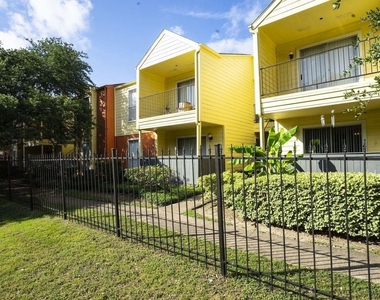 2801 N Broadmead - Photo Thumbnail 11
