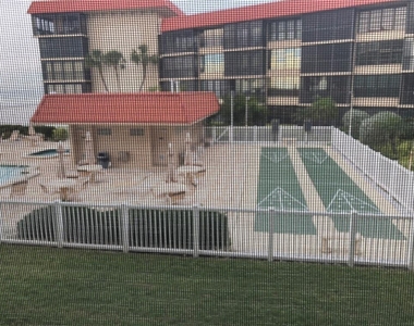 17580 Gulf Boulevard - Photo Thumbnail 2