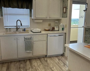 4775 Cove Circle - Photo Thumbnail 23