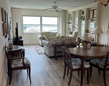 4775 Cove Circle - Photo Thumbnail 3