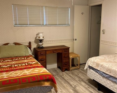 4775 Cove Circle - Photo Thumbnail 16