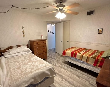 4775 Cove Circle - Photo Thumbnail 14