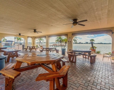 4775 Cove Circle - Photo Thumbnail 30