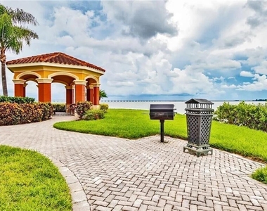 2755 Via Capri Drive - Photo Thumbnail 7
