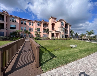 2755 Via Capri Drive - Photo Thumbnail 3