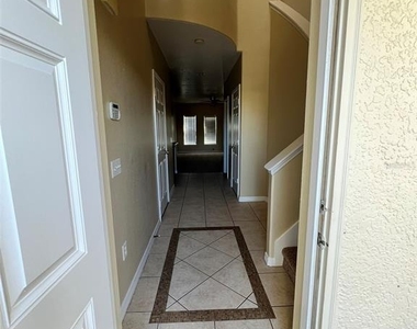 2202 Seven Oaks Drive - Photo Thumbnail 2