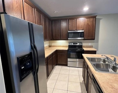2202 Seven Oaks Drive - Photo Thumbnail 9