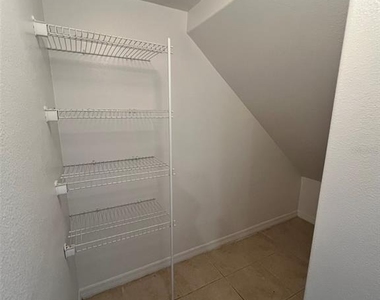 2202 Seven Oaks Drive - Photo Thumbnail 12