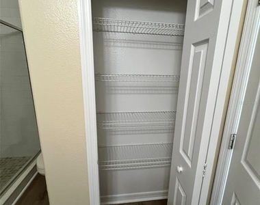 2202 Seven Oaks Drive - Photo Thumbnail 23