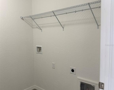 9545 N Travis Drive - Photo Thumbnail 12