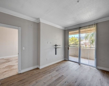 260 E Flamingo Road - Photo Thumbnail 4