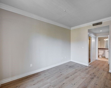 260 E Flamingo Road - Photo Thumbnail 9