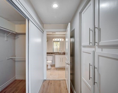 260 E Flamingo Road - Photo Thumbnail 13
