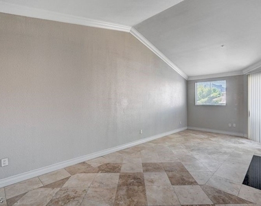 260 E Flamingo Road - Photo Thumbnail 7